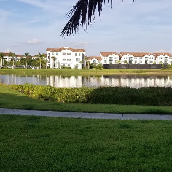 Meet your Posher, Andrea - Picture 2 of 4